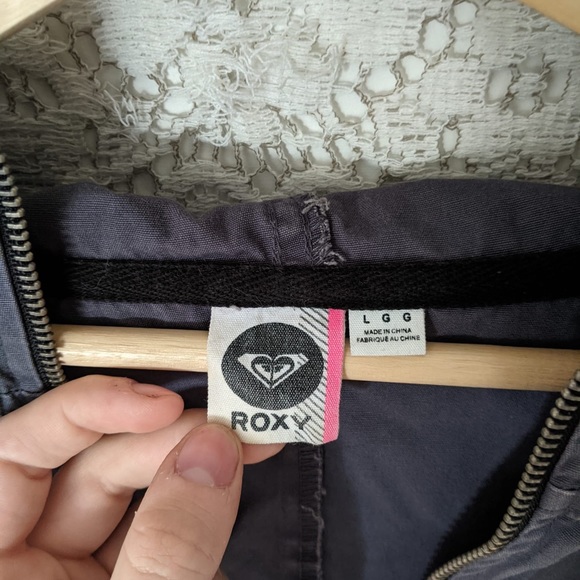 ❄️2/$40 Roxy Cropped Grey Jacket - Picture 4 of 5